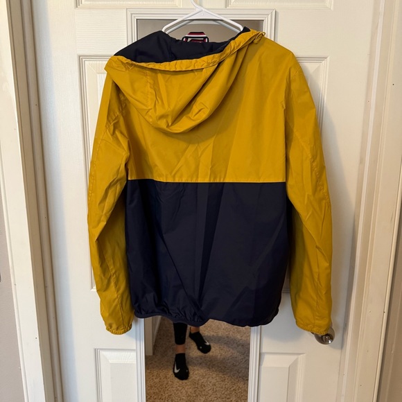 Tommy Hilfiger - Men's Colorblocked Logo Rain Slicker Jacket - Picture 4 of 9